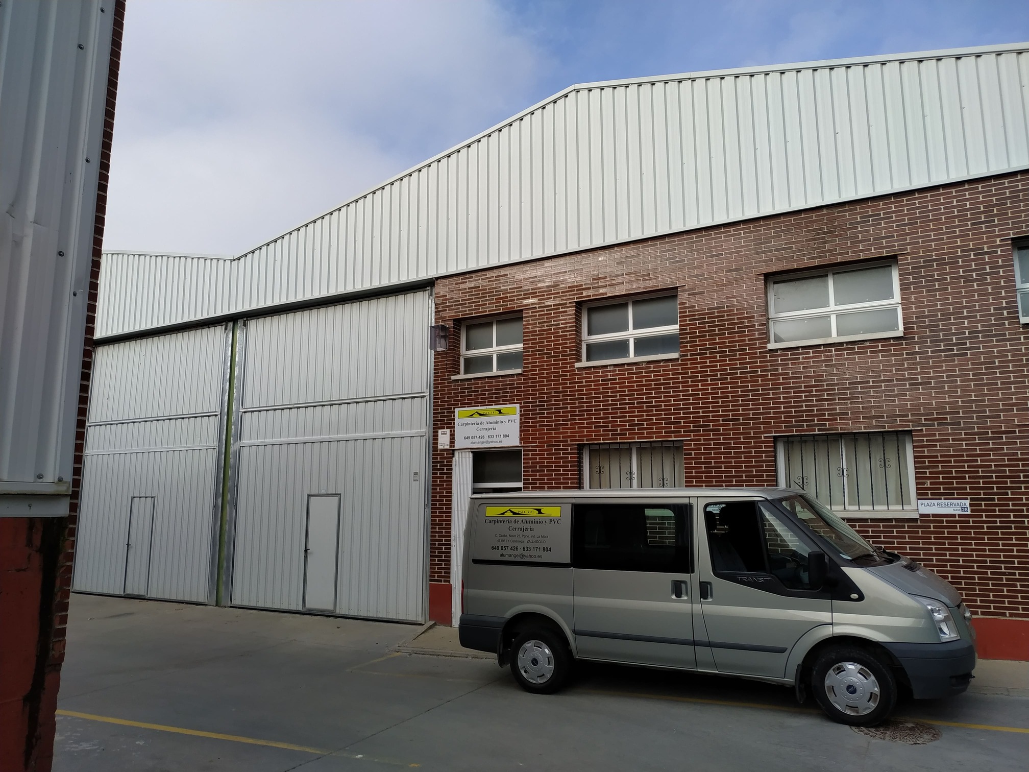 Instalaciones y oficinas Carpinteria de Aluminio Angel en Valladolid